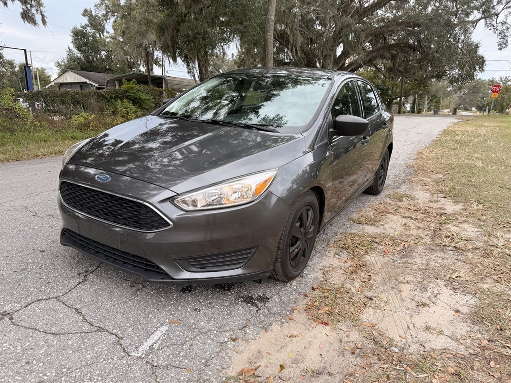 2017 Ford Focus S's photo