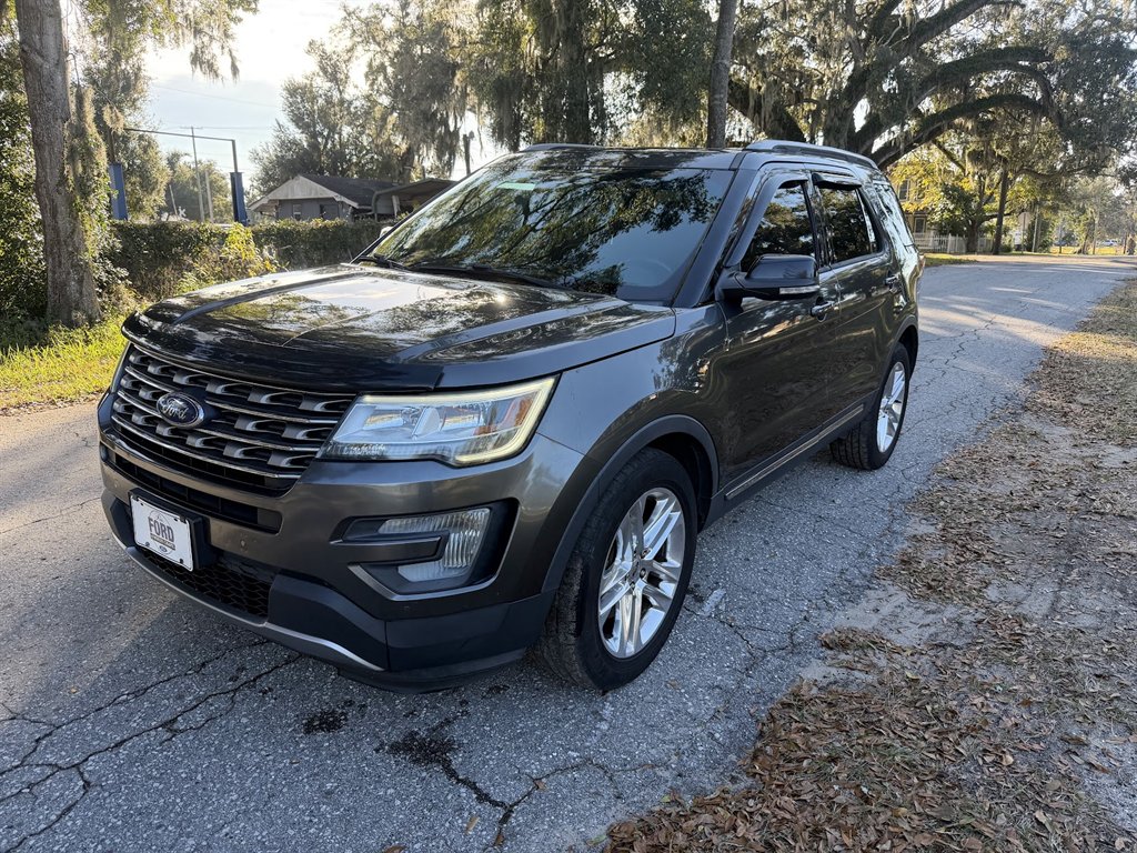 2016 Ford Explorer XLT's photo